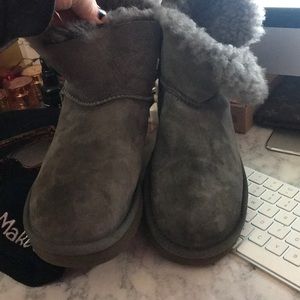 Authentic mini bailey button grey Uggs